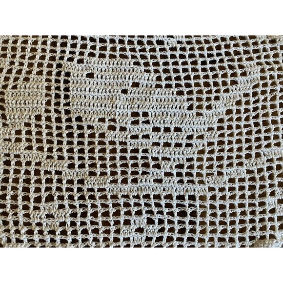 Vintage Handmade Crochet White A Bird on the Branch Oval Doily Filet 14.5” * 9” - Picture 2 of 4